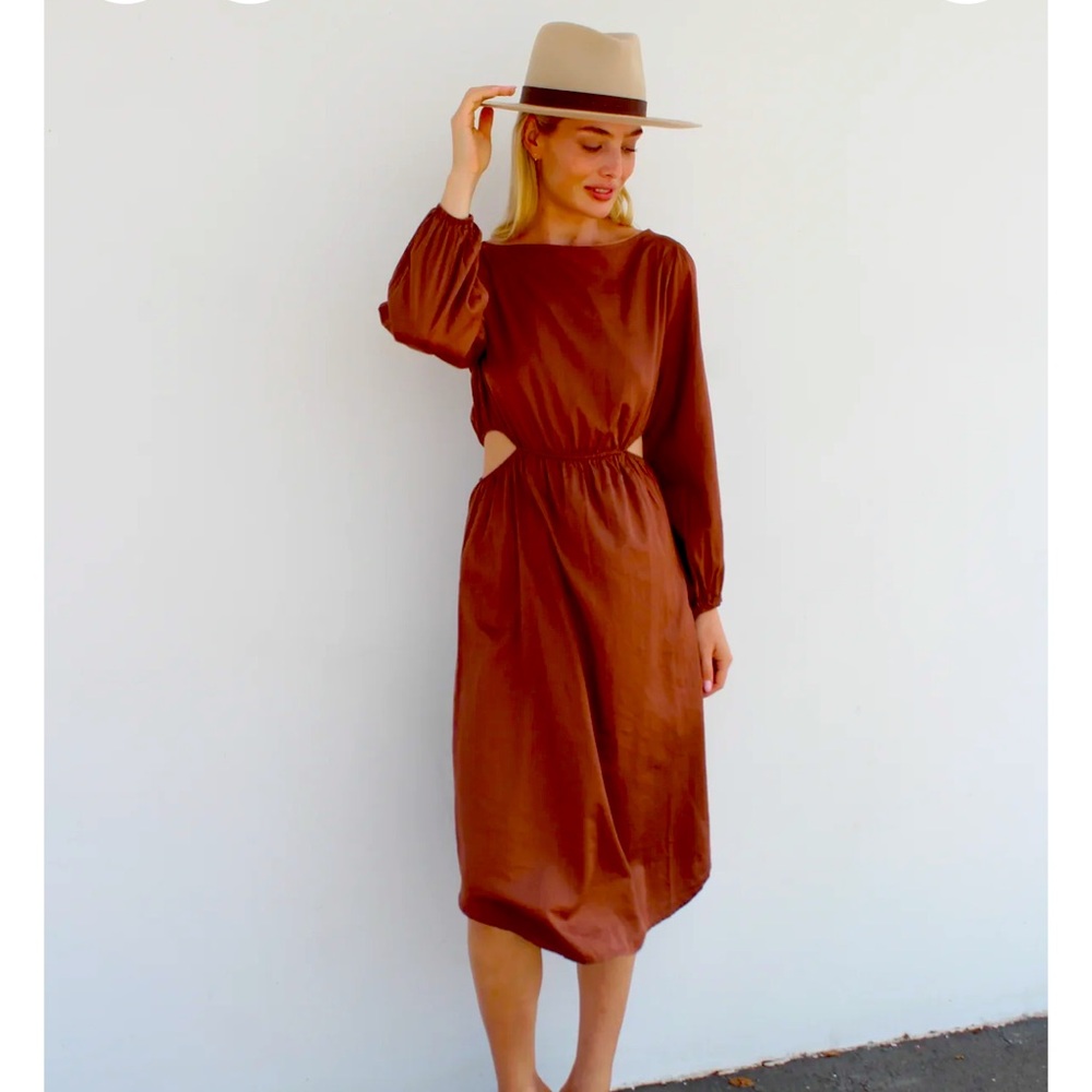 Capri cut out midi dress.